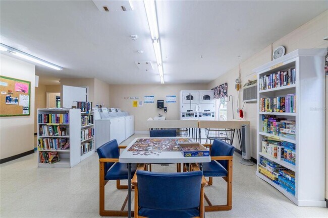 Building Photo - 4112 Hampton Dr