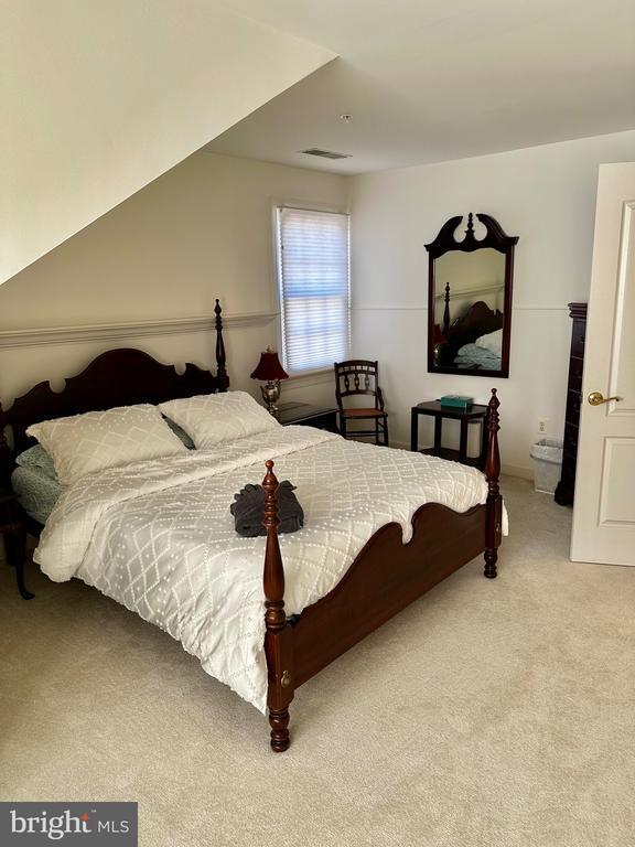 Building Photo - 1607 Seneca Ave