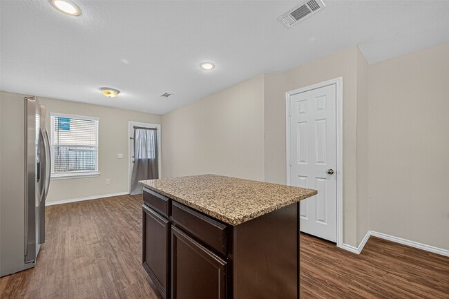 Building Photo - 1830 Cormorant Cres