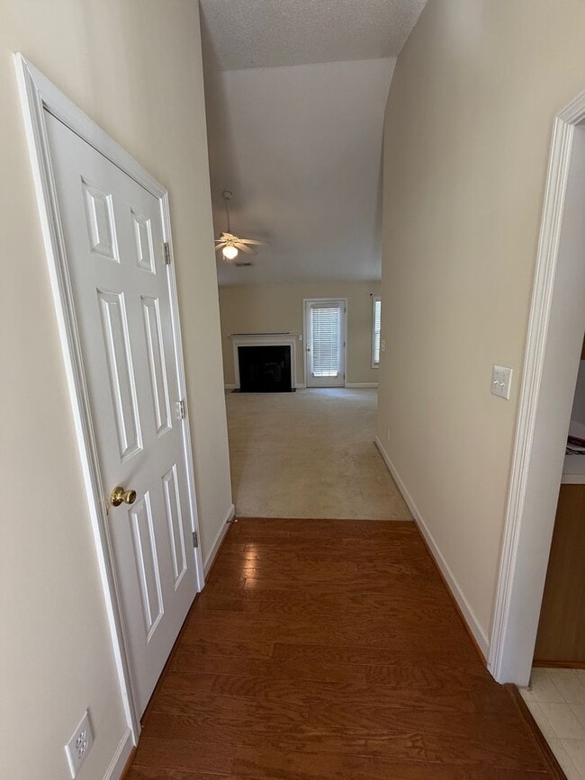 Building Photo - Elon / Townhome