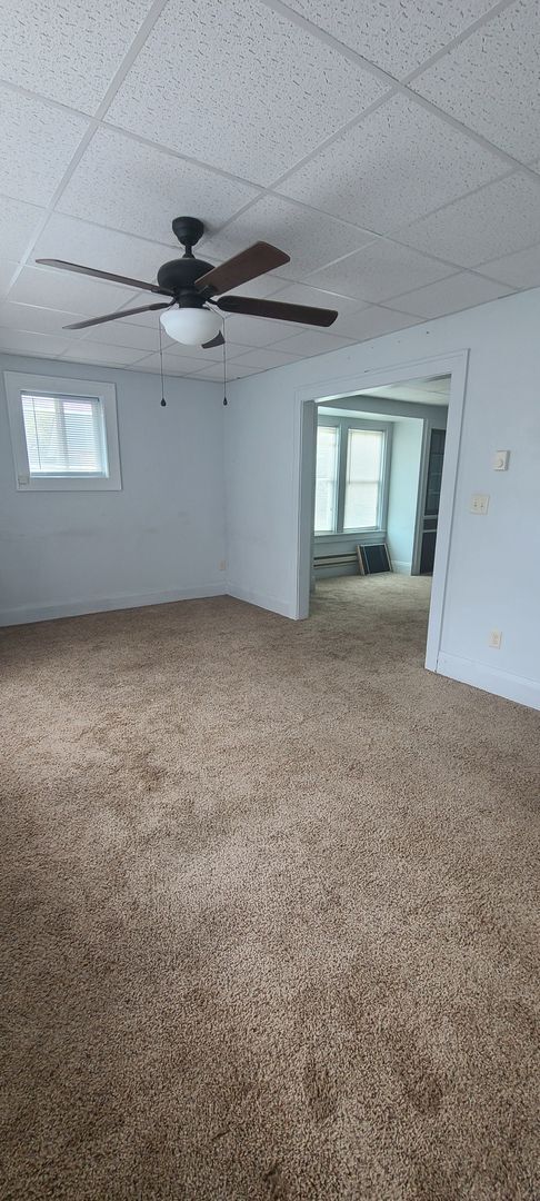 Building Photo - 2 bedroom upper, ready immediately!