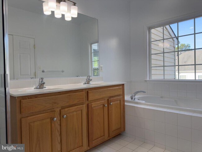 Building Photo - 12429 Gladys Retreat Cir