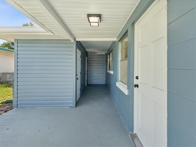 Building Photo - 5425 Waters Edge Dr