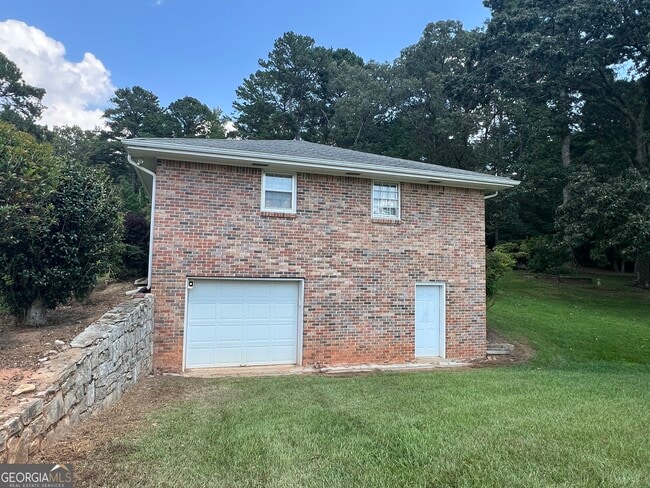 Building Photo - 215 Old Oxford Rd