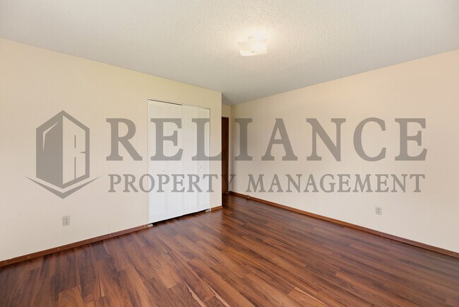 Building Photo - 1158 N Edwards