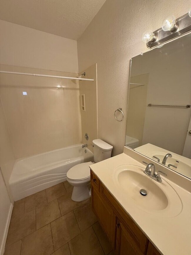 Building Photo - HOLIDAY RENT REDUCTIION ! Spacious 3 Bedroom 2 Bathroom and 2 Car Garage in beautiful NE Heights ...