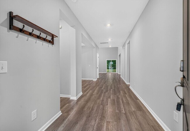 Building Photo - Modern Living in Summerville