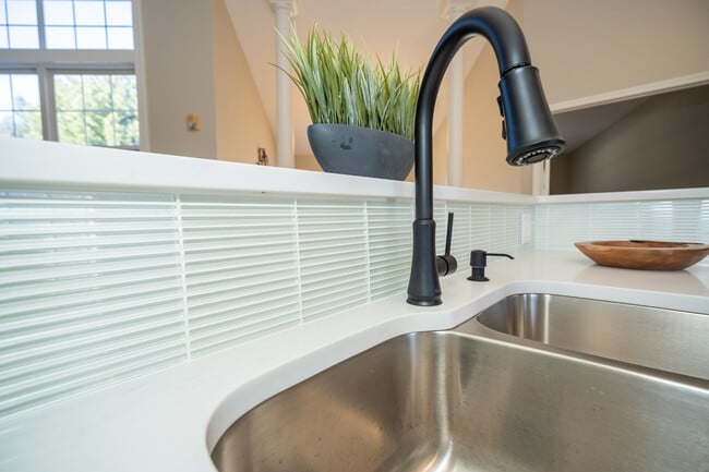 Building Photo - 2835 Rutland Cir