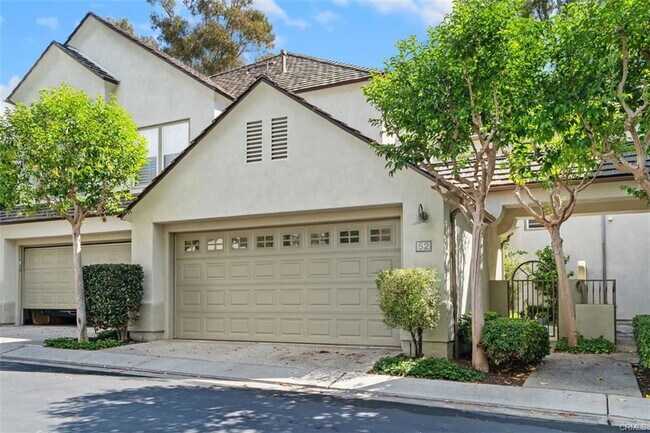 Primary Photo - 52 Brigmore Aisle