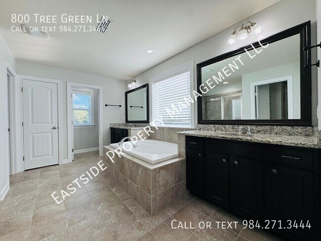 Building Photo - 800 Tree Green Ln