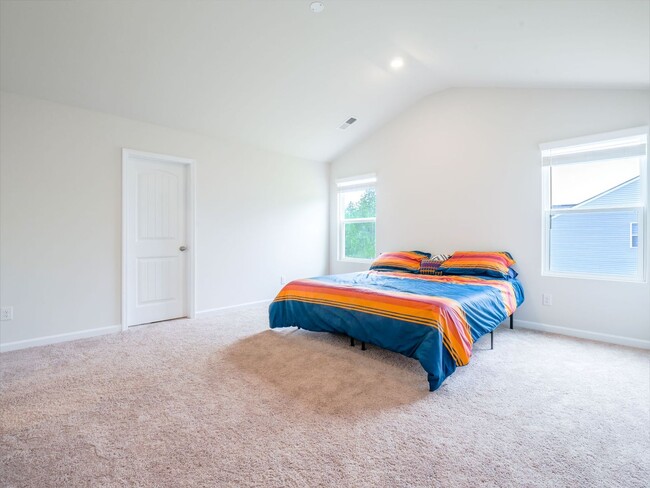 Building Photo - 551 Poppleton Dr