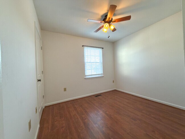 Building Photo - 722 16th St