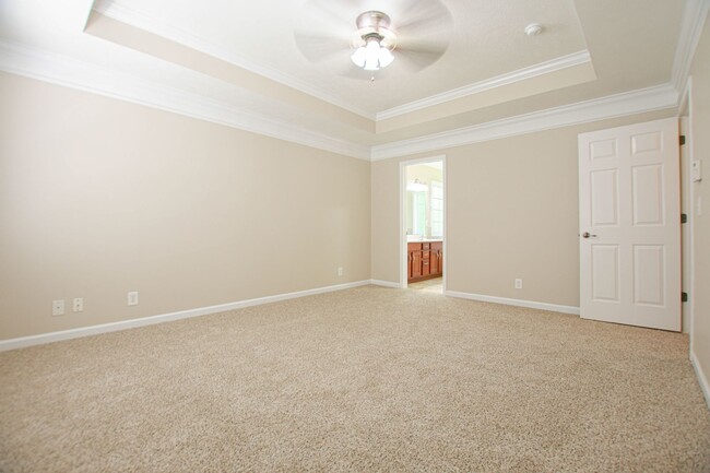 Building Photo - Pet Friendly Three Bedroom with Bonus!