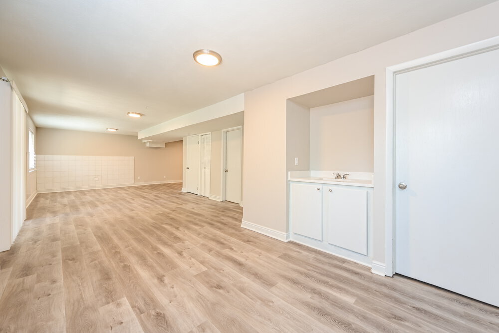 Building Photo - 7572 Dawn Dr