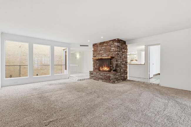 Building Photo - 7814 E MacKenzie Dr