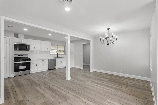 Building Photo - 5429 De Lange Ln