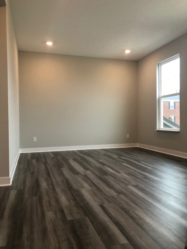 Building Photo - 305 Fairfax Way