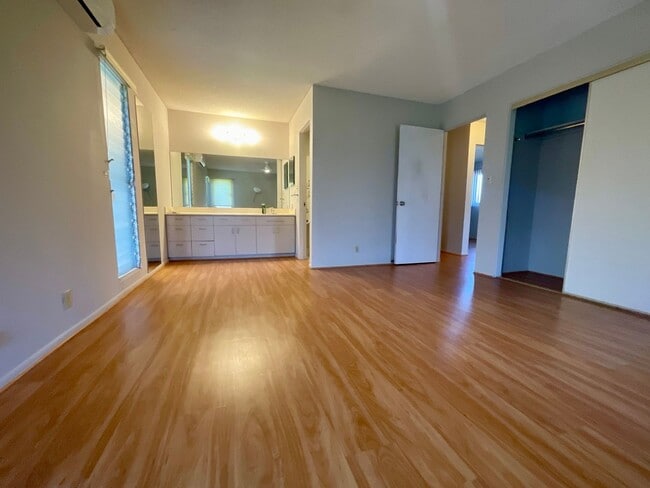 Building Photo - Spacious & Desirable 4/2/2 Single Family H...