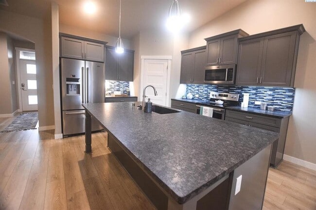 Building Photo - Low-Maintenance Living with Modern Comfort
