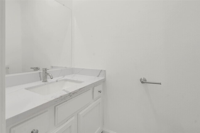 Building Photo - 4001 Tanglewilde St
