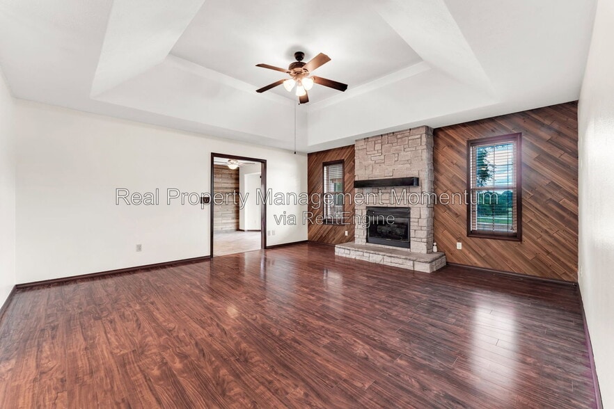 Building Photo - 813 Daniel Ln