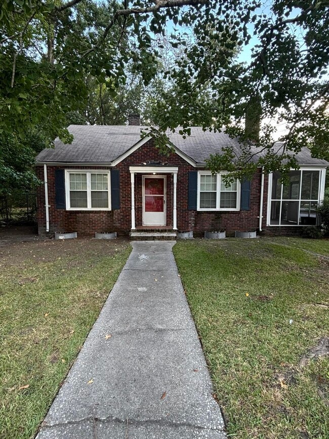 Building Photo - 401 N Magnolia St