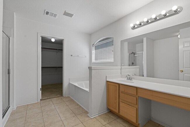 Building Photo - 2100 Desco Dr
