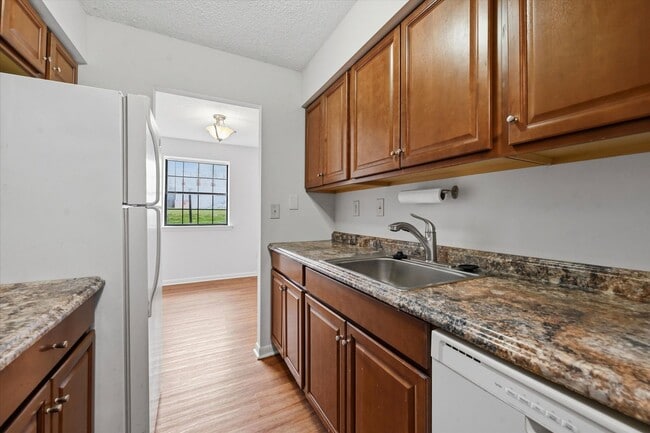 Building Photo - 2 Bedroom 1 Bathroom first floor Goshen Valley flat!