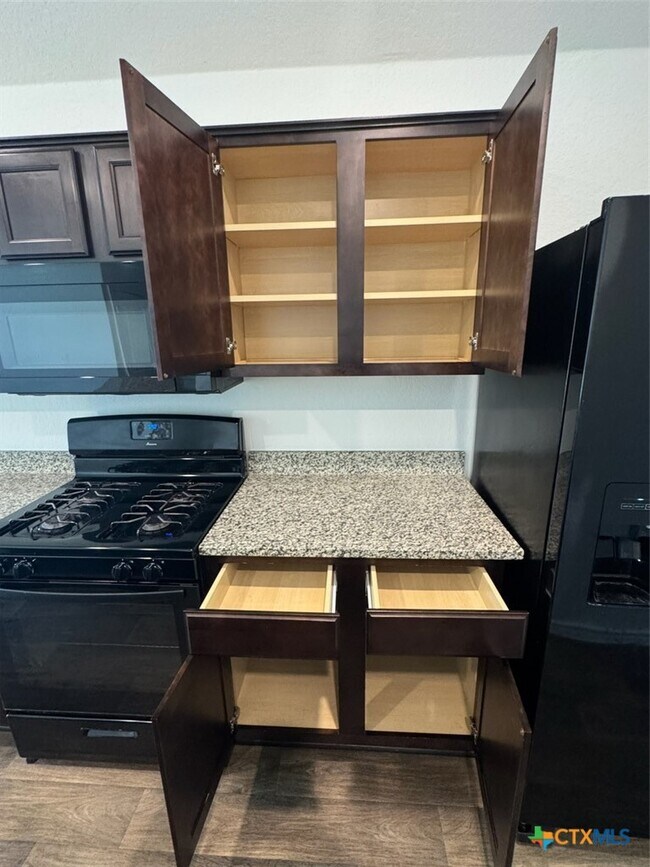 Building Photo - 908 Adler Way