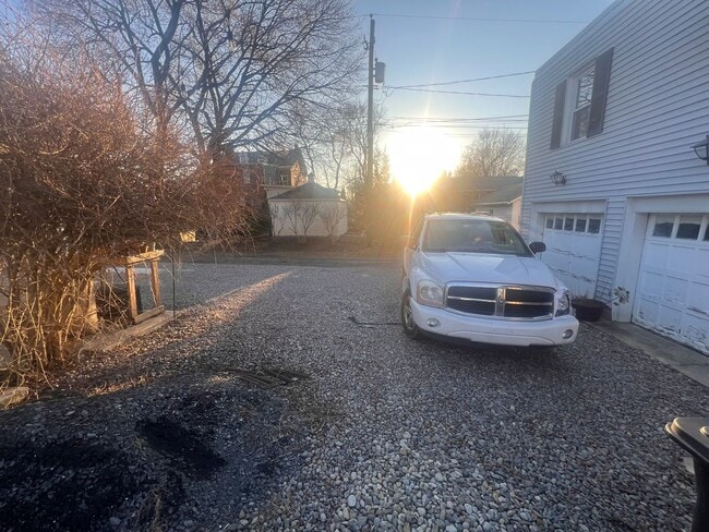 Building Photo - PARKLAND SCHOOLS-TWO BEDROOM Apartment w W...