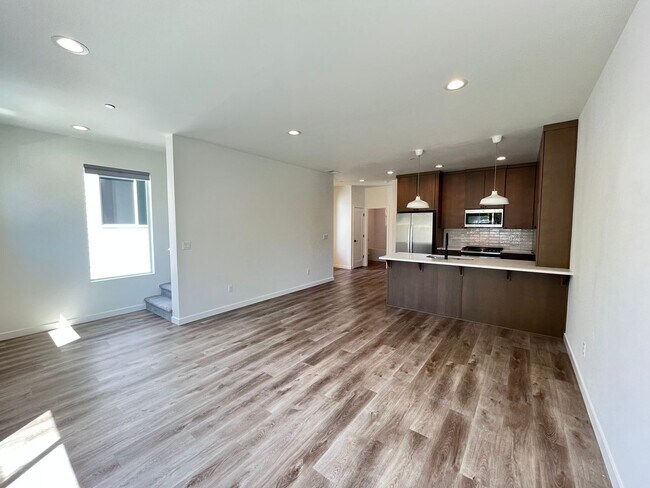 Building Photo - Beautiful 4Bd + 3Ba Home in North Portland...