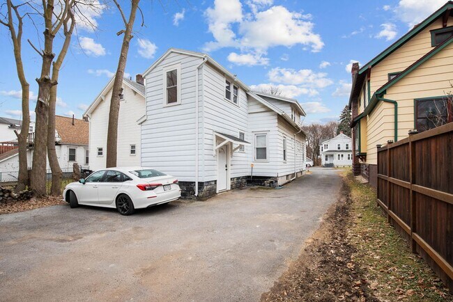 Building Photo - 414 Herkimer St