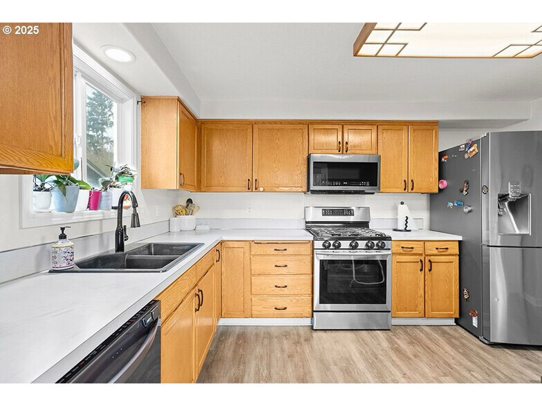 Building Photo - 4504 NE 131st Ave