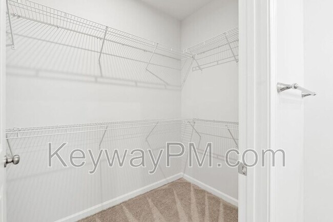 Building Photo - 644 Manitou Cir