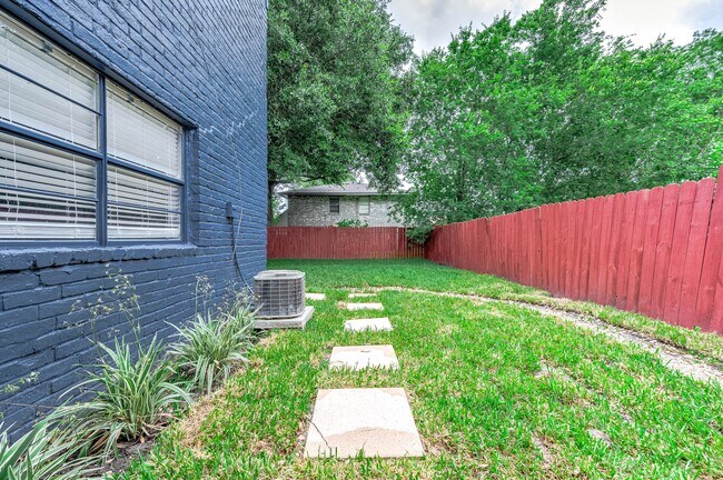 Building Photo - 4620 W Orange St