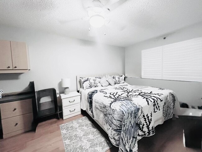 Building Photo - 353 S US Hwy 1