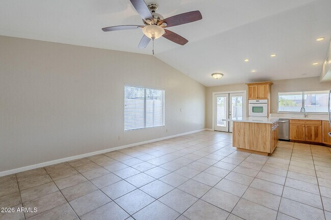 Building Photo - 7707 S Kenwood Ln