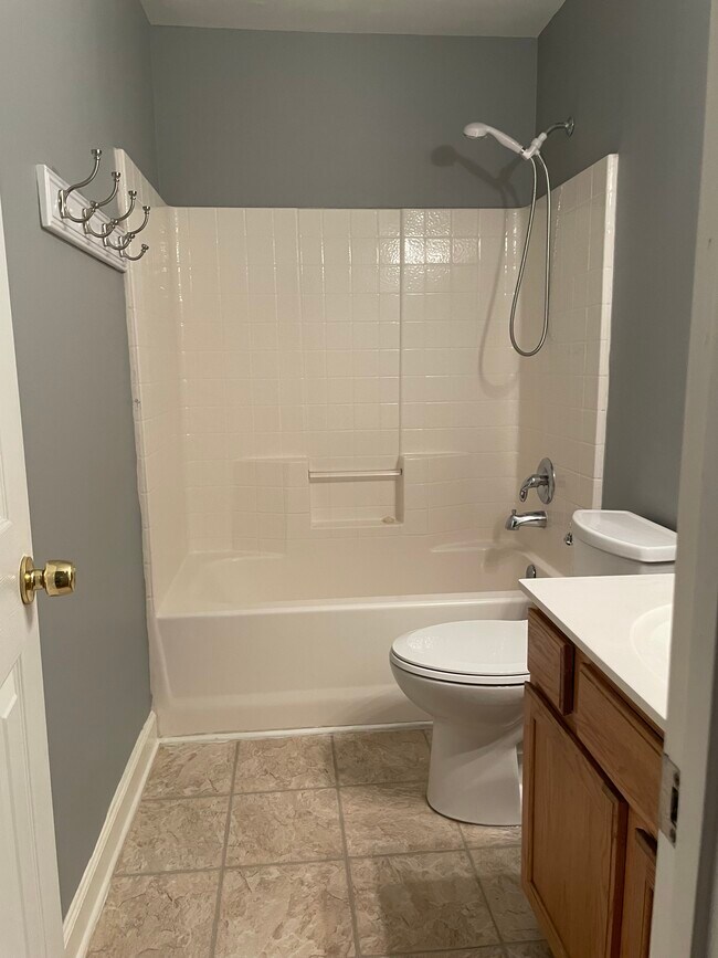 Building Photo - 107 Arbor Oaks Dr