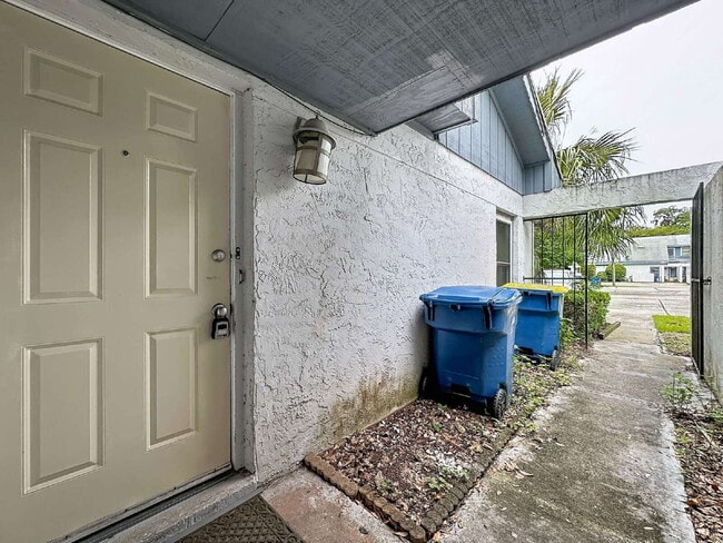Building Photo - 2857 Wonderwood Ln