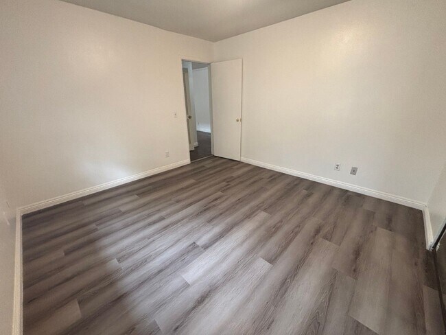 Building Photo - 2 Br/2 Ba. Condo on 2nd fl.