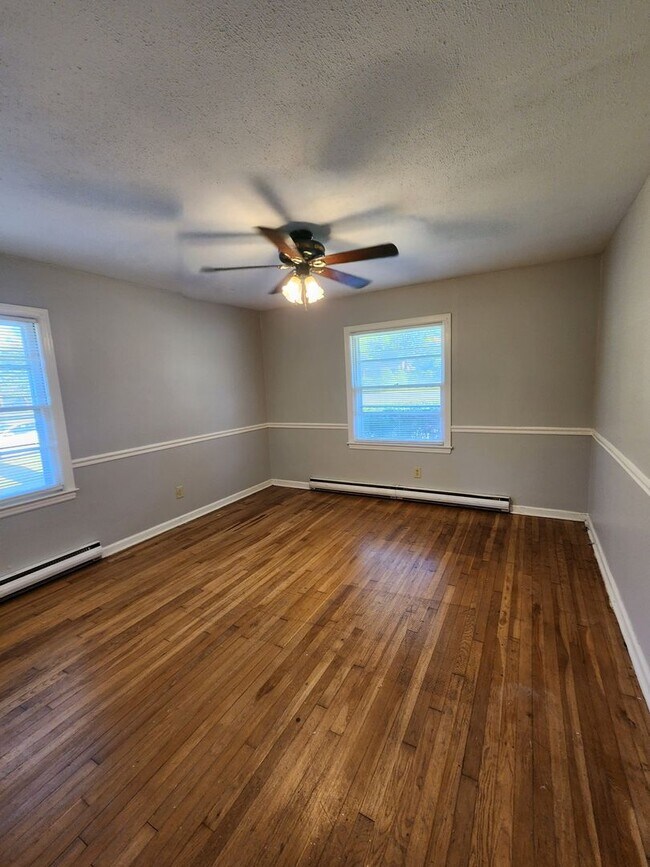 Building Photo - Spacious 4BR/2BA Brick Home with Fireplace, Large Island!
