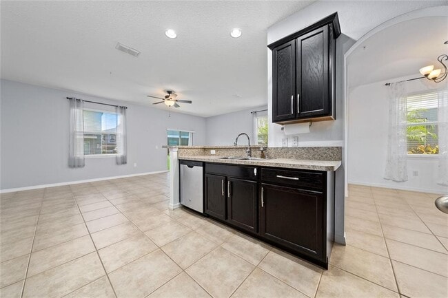 Building Photo - 6522 S Goldenrod Rd