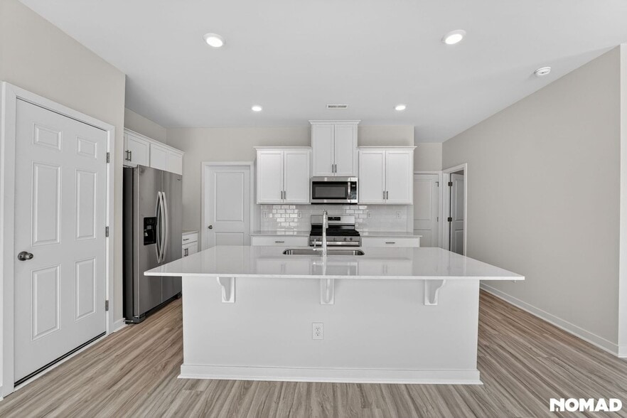 Building Photo - 6609 Barcelona Wy