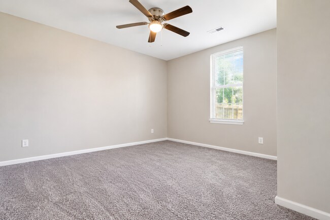 Building Photo - 500 E Ormsby Ave