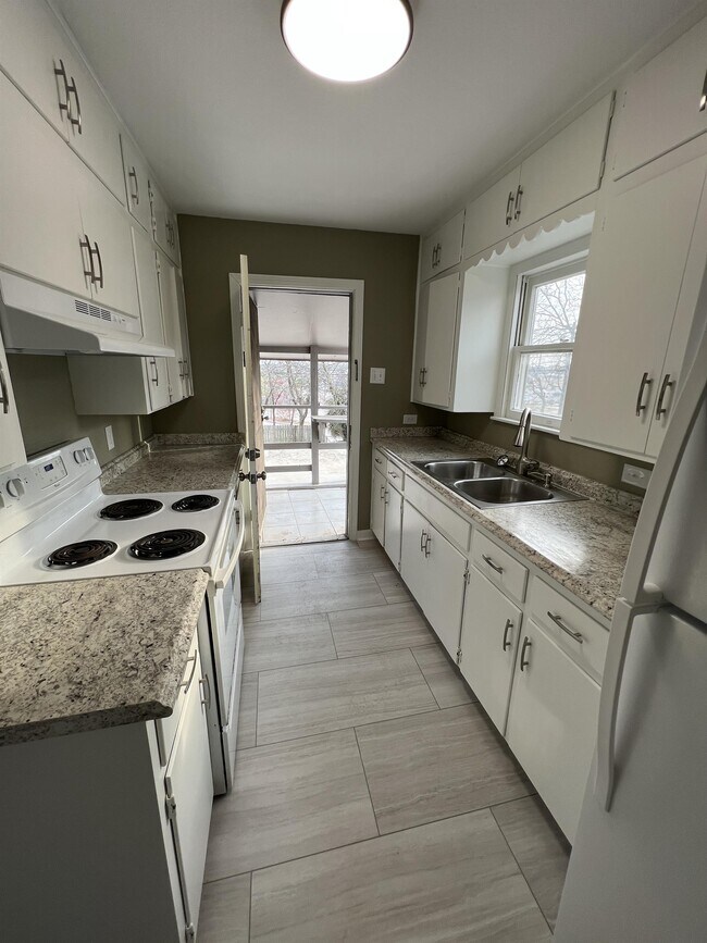 Building Photo - 430 Bryn Mawr Dr