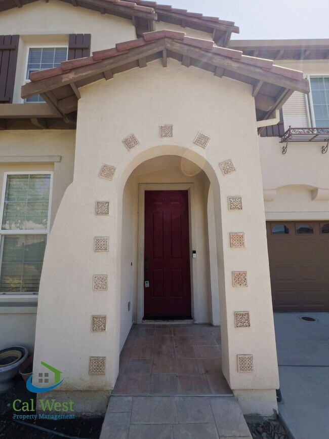 Building Photo - $5295 - 2 Story, 4 bed - 2 Bath Home in se...