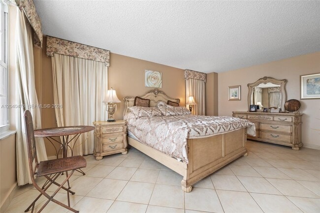 Building Photo - 3725 S Ocean Dr