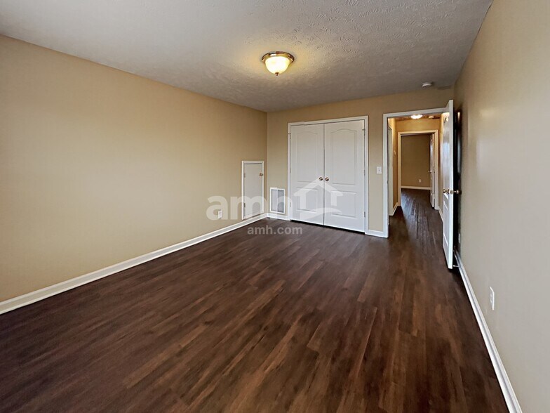 Building Photo - 2738 Pepperdine Dr