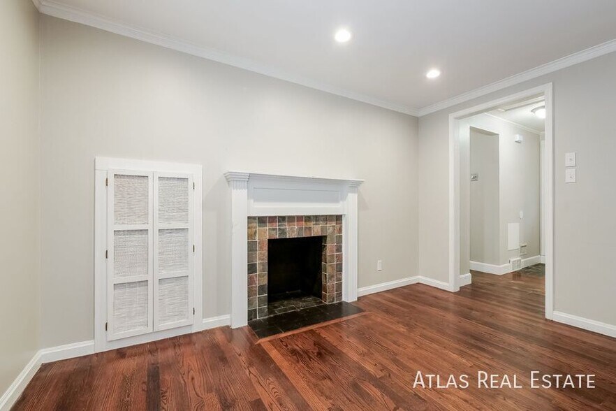 Building Photo - 3902 W 72nd Terrace