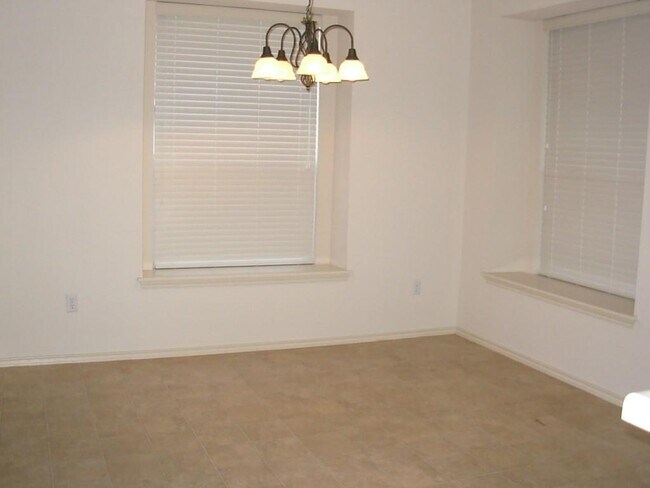 Building Photo - 2103 Keepsake Dr